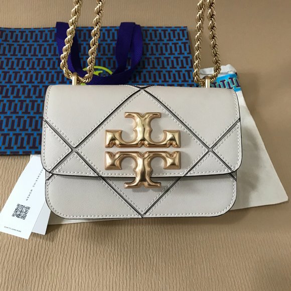Tory Burch Eleanor small Diamond Quilt Shoulder Bag Color, White - Picture 8 of 13